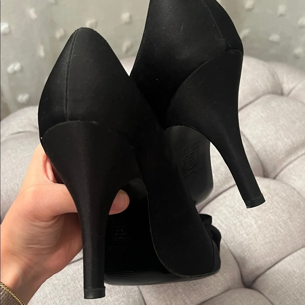 Nina Elegant Black Ruffle Satin Peep Toe Heels Size 9